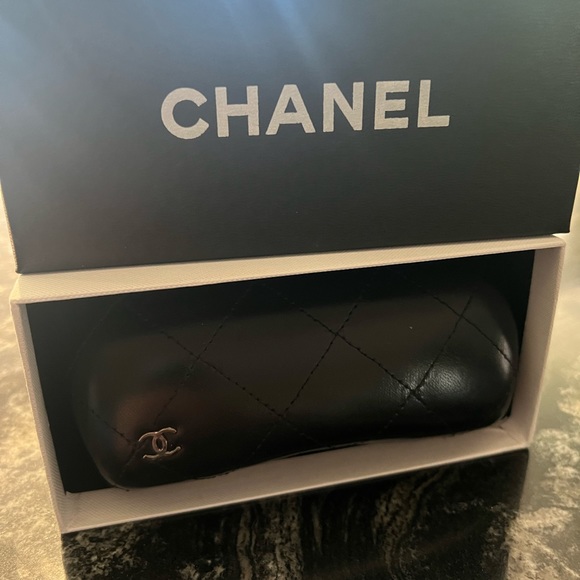 Chanel Rimed Aviator Sunglasses (limited addition)gift / Never been worn. - Picture 5 of 5